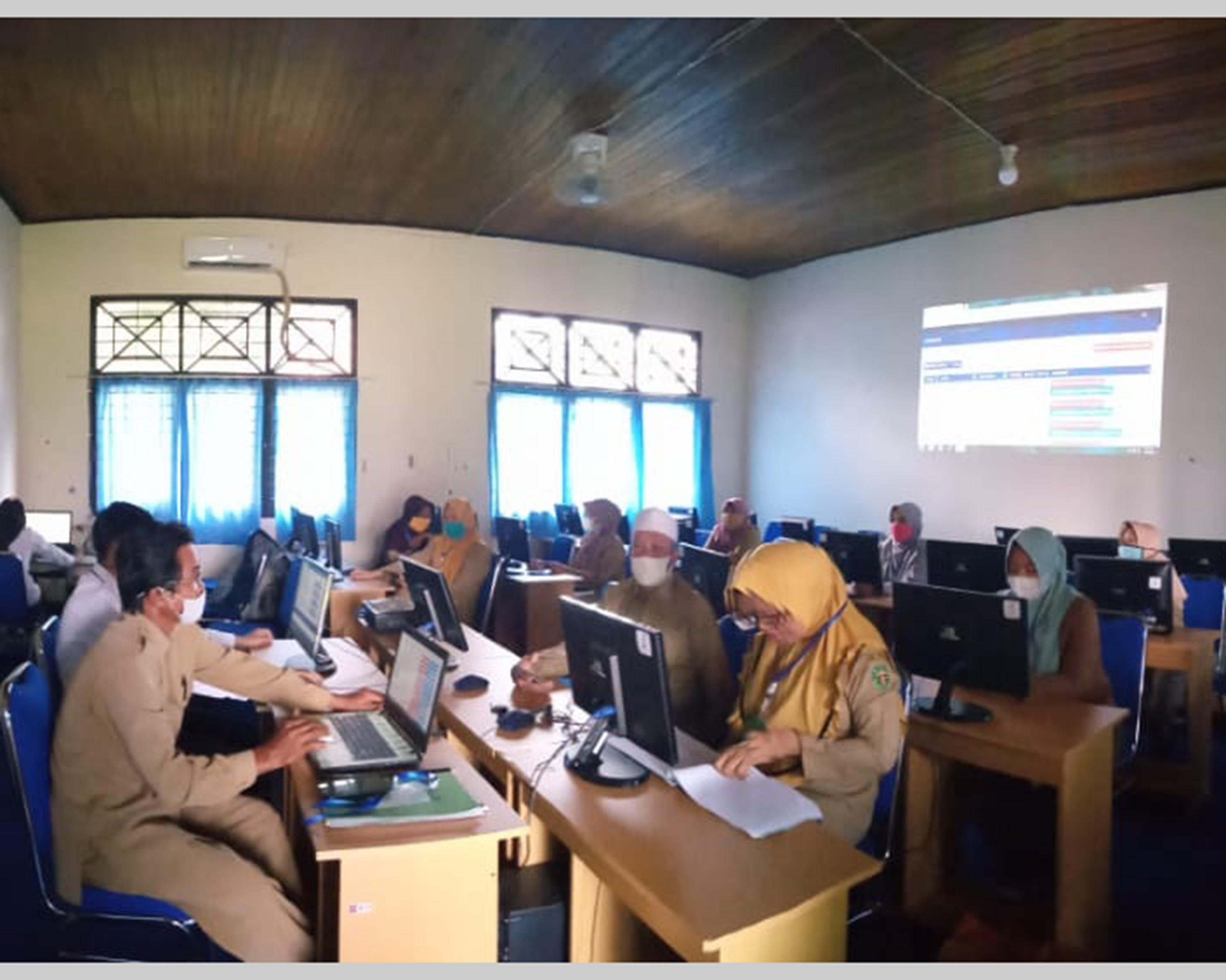 MTsN Kubar mengikuti ujian Secara online 